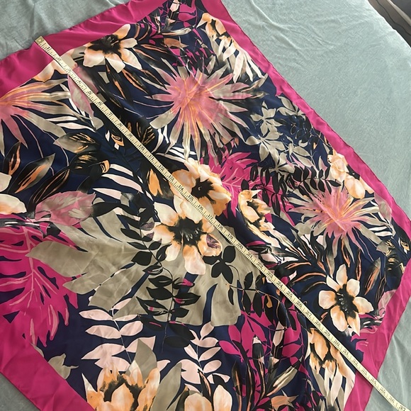 Square scarf blue and pink NWT Italian brand Oviesse 34”x34” - Picture 5 of 6